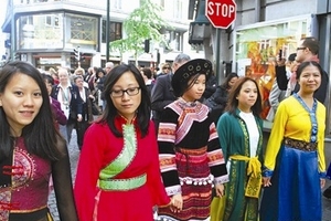 Tết Tây Tết Ta sa đà chuyện quà!