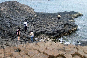 Chụp ảnh tết, trượt chân rơi xuống biển mất tích