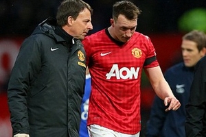 Hàng thủ khủng hoảng trước trận gặp Real, Ferguson cay nghiến FA