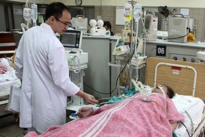 Nhiều ca ngộ độc nặng ngày Tết do rượu