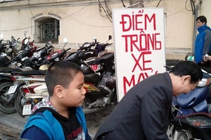 Khóc dở vì gửi xe ngày Tết