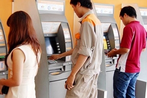 Hỗ trợ người thu nhập thấp sử dụng thẻ ATM