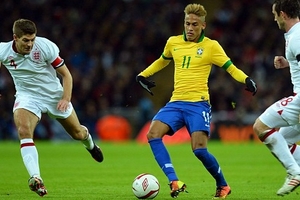 Man City đi bước đầu tiên giành Neymar