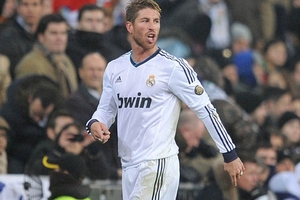 1 thẻ đỏ, 2 bàn, 3 điểm: Không có vấn đề, không phải Real