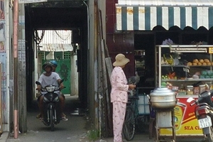 Trường học chật chội, đất công bỏ hoang