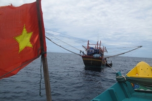 Tàu cá và ngư dân bị hải quân nước ngoài bắt giữ