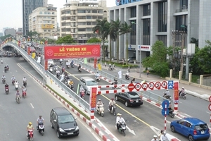 Hà Nội cải tạo cầu vượt để chịu tải xe buýt lớn
