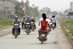 Thói quen đường làng mang sang quốc lộ