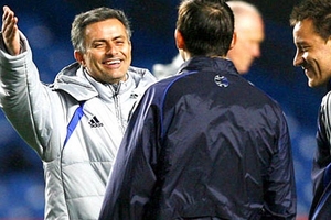 Ứng viên thay thế Benitez: Mourinho sẵn sàng trở lại Stamford Bridge?