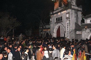 Được chấn chỉnh, lễ “Khai ấn” vẫn hỗn loạn