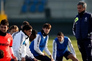 Real mượn Etihad làm “bàn đạp” tấn công M.U