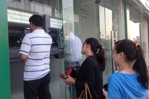 Việt Nam nên miễn phí ATM