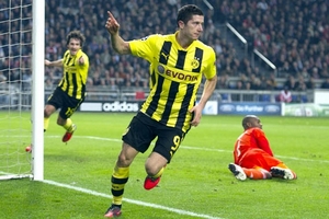 Lewandowski nổ súng 6 trận liên tiếp: Hãy giữ ngay, nếu có thể!