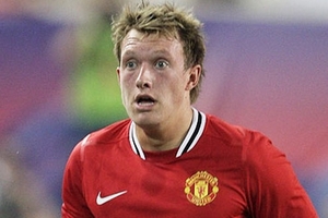 Phil Jones lỡ trận đấu với Real Madrid