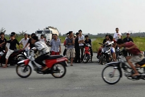 Từ 1.7, đua xe đạp trái phép cũng bị phạt nặng