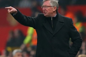 Sir Alex bỏ họp báo, phòng thay đồ M.U náo loạn