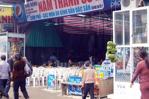 Dẹp động vật treo móc ở chùa Hương