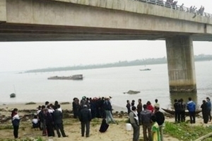 Một học sinh giỏi lớp 11 quyên sinh?