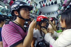 Làm sao phân biệt mũ bảo hiểm thật - giả?