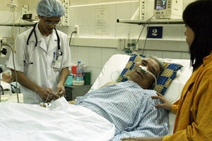 Bệnh viện gồng mình chờ tăng viện phí