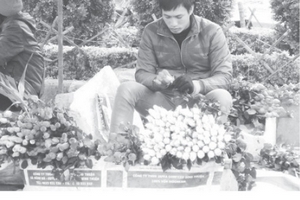 Trai bán hoa ngày 8/3