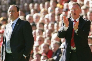 Sir Alex "buông tha" Benitez và bảo vệ Nani