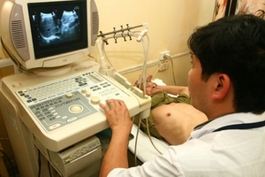 Đau đầu chụp CT chân, đau chân lại siêu âm... bụng