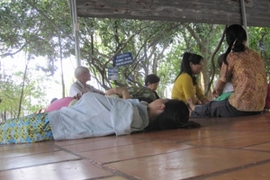 15 người chết, vẫn u mê đổ về chữa bệnh tại ‘khu vườn kỳ lạ’