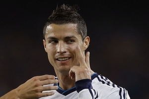 Ronaldo muốn Real giữ đôi chân trên mặt đất