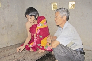 'Quan xã' ém tiền trợ cấp của người điên