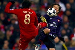 Tranh cãi: Nani bị đuổi tại sao Martinez chỉ nhận thẻ vàng?