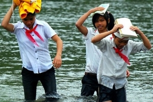 Học sinh 'làng đu dây' sẽ qua sông miễn phí