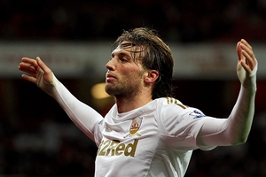 "Hạ" Persie, Michu đoạt danh hiệu HĐ béo bở nhất năm