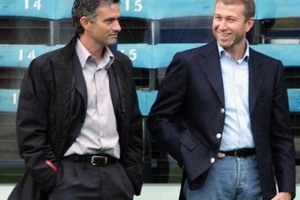 Abramovich tặng quà đắt tiền cho Mourinho
