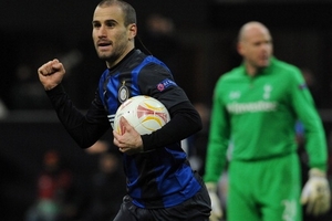 Lượt về vòng 1/8 Europa League: Gà trống suýt bị đá bay