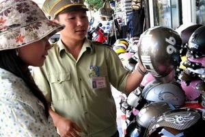 Thủ tướng yêu cầu xử lý nghiêm sản xuất mũ bảo hiểm kém chất lượng