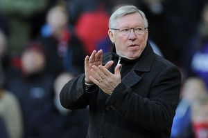 Sir Alex nói gì sau khi bỏ cách Man City 15 điểm?