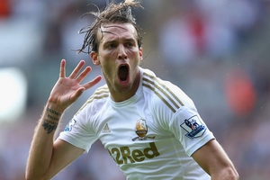 Khủng hoảng tiền đạo, Chelsea tính mua Michu