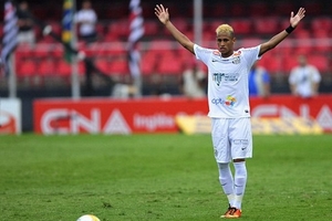 Neymar khéo léo từ chối đề nghị 50 triệu bảng của Man City