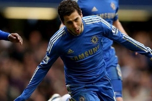 Hazard đặt cả thế giới dưới chân mình!