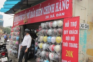 Loạn trợ giá đổi mũ bảo hiểm