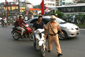 Có đăng ký xe không bị phạt lỗi 'không chính chủ'