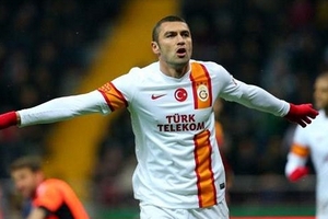 Burak Yilmaz đủ sức chơi cho M.U