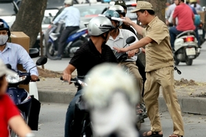 Vụ chặn xe vì chỉ tiêu 50 triệu: Kiểm điểm công an và trật tự đô thị
