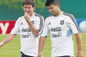 Barca ướm mua Sergio Aguero