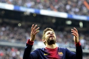 Pique mơ được đá cặp với “hung thần” Pepe