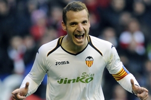 Tính nước đục thả câu, Arsenal muốn "cuỗm" sao Valencia