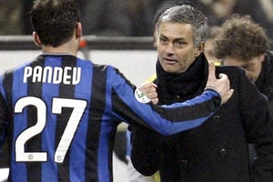 Vụ Mou - Pandev - FIFA: “Cơn bão” Mourinho tăng cấp độ