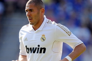 Thất sủng ở Real, Benzema sẽ sang Chelsea theo Mou