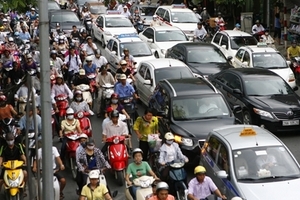 Hà Nội thu phí bảo trì đường bộ với xe máy